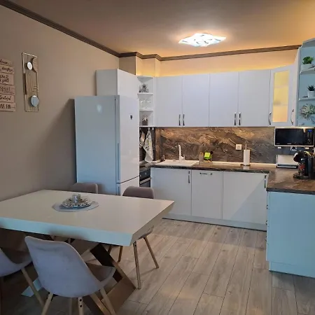 Apartment Season's